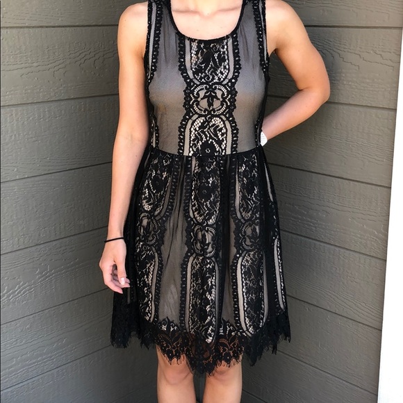 Blu Pepper Lace Dress - Picture 2 of 4